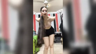 Stunning Indian Babe Stripping Completely Naked In Viral Clip