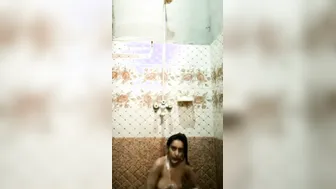 Pakistani Babe Taking Nude Shower Filmed Secretly For Her Lover