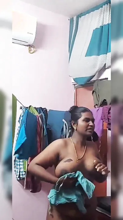 Tamil Aunty Changing Clothes Caught Showing Off Her Curves