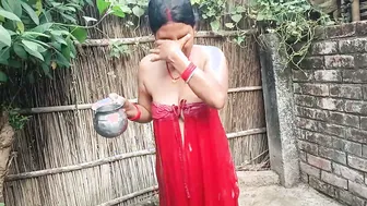 Catching Village Bhabhi Bathing Naked Stroking For Her Body
