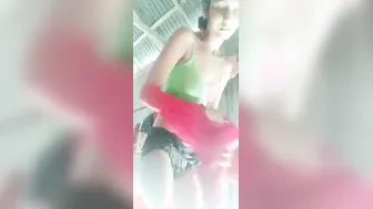College GF Secretly Filmed Bathing Fully Naked
