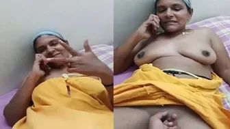 Mallu Aunty Fingering Her Hairy Pussy Completely Naked In Private Video