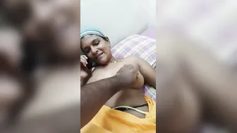 Mallu Aunty Fingering Her Hairy Pussy Completely Naked In Private Video