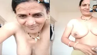 Mature Aunty Getting Wild On Late Night Whatsapp Video Call