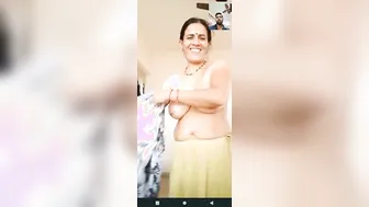 Mature Aunty Getting Wild On Late Night Whatsapp Video Call