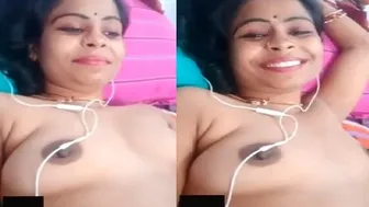 Naughty Aunty Video Calling Flashing Her Big Boobs And Smiling