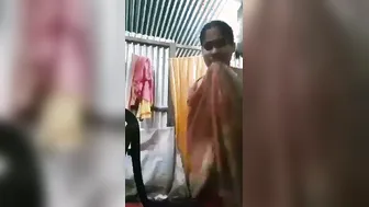Bengali Bhabhi Showing Her Naked Body For The First Time Ever