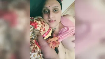 Horny Aunty Fingering Her Wet Dark Pussy On Live Video Cam