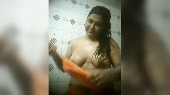 Curvy Bhabhi Bathing Naked While Lover Records Her Secretly