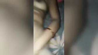 Affair Bhabhi Spreading Legs And Fingering Pussy In Leaked Clip