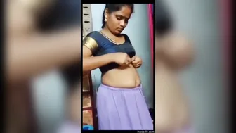 Village Married Woman Removing Saree Showing Naked Body To Me