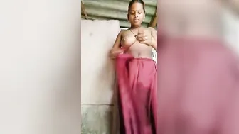 Dusky Married Woman Bathing Nude Filming For Her Ex Secretly