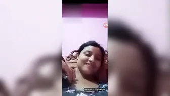 Cute Married Bhabhi Pressing Her Big Soft Boobs In Selfie Clip