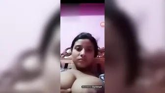 Cute Married Bhabhi Pressing Her Big Soft Boobs In Selfie Clip