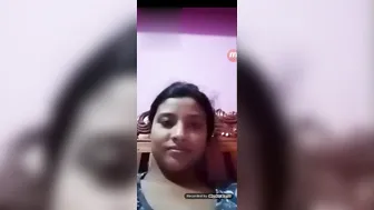 Cute Married Bhabhi Pressing Her Big Soft Boobs In Selfie Clip