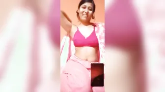 Stunning Bengali GF Viral Clip Fingering Her Wet Cunt