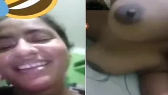 Cheating Bhabhi Flashing Her Tits During Video Call With Lover