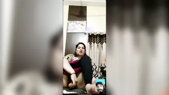 Chubby Married Woman Pleasuring Herself During Naughty Call