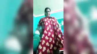 Bhabhi Pulling Off Her Nightie Revealing Massive Boobs