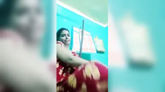 Bhabhi Pulling Off Her Nightie Revealing Massive Boobs