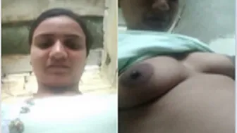 Horny Bhabhi Making Her Naked Bathroom Selfie Video Go Viral
