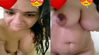 Thick Milf Soaping Up Her Curves In The Bathroom Alone