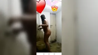 Thick Milf Soaping Up Her Curves In The Bathroom Alone