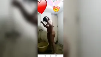 Thick Milf Soaping Up Her Curves In The Bathroom Alone