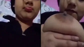 Desi GF From Next Door Showing Her Naked Body On Webcam