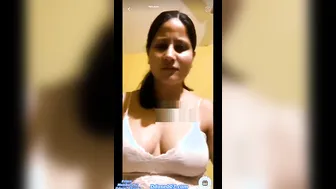 College Girl Exposing Her Perfect Boobs In Leaked Selfie Video
