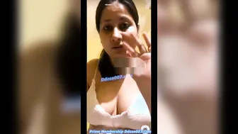 College Girl Exposing Her Perfect Boobs In Leaked Selfie Video