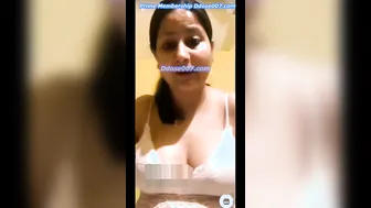 College Girl Exposing Her Perfect Boobs In Leaked Selfie Video