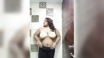 Curvy GF Fingering Her Pussy Naked In The Bathroom