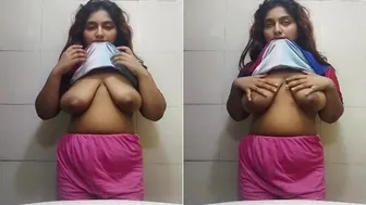 Hot Babe Teasing Her Huge Boobs Under Tight Tshirt At Night