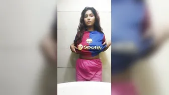 Hot Babe Teasing Her Huge Boobs Under Tight Tshirt At Night