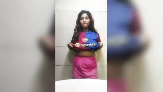 Hot Babe Teasing Her Huge Boobs Under Tight Tshirt At Night
