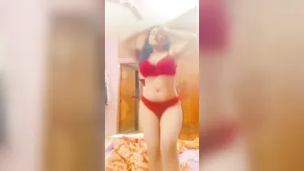 Topless Desi Slut In Red Bra Exposing Her Heavy Milky Tits