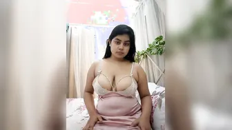 Busty Desi Cam Babe Flashing Her Heavy Milk Tankers Online