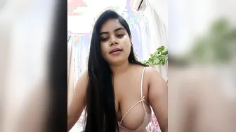 Busty Desi Cam Babe Flashing Her Heavy Milk Tankers Online