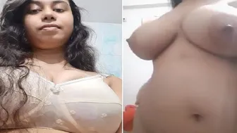 Busty GF Sending Naughty Nude Selfie To Her Horny Lover