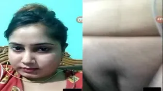 Chubby Bhabhi Exposing Her Huge Boobs And Wet Pussy For Me
