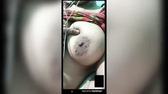 Chubby Bhabhi Exposing Her Huge Boobs And Wet Pussy For Me