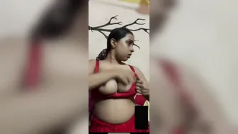 Babe Stripping And Showing Huge Boobs On Video Call Leak