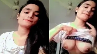 Cute Indian Gf Going Topless Showing Boobs For Her Boyfriend