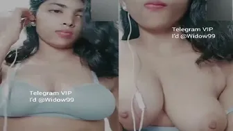 Sexy Babe Showing Her Big Tits On Live Cam