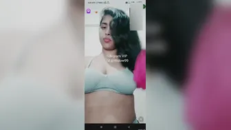 Sexy Babe Showing Her Big Tits On Live Cam