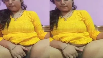 Girl In Yellow Top Stripping And Fingering On Hidden Camera