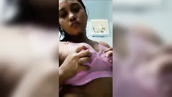 Chubby GF Naked In Bath Showing Off Her Wet Pussy
