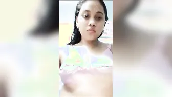 Chubby GF Naked In Bath Showing Off Her Wet Pussy