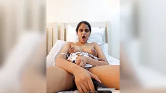 Camming Nri Babe Using Her Toy Making Herself Wet And Moaning